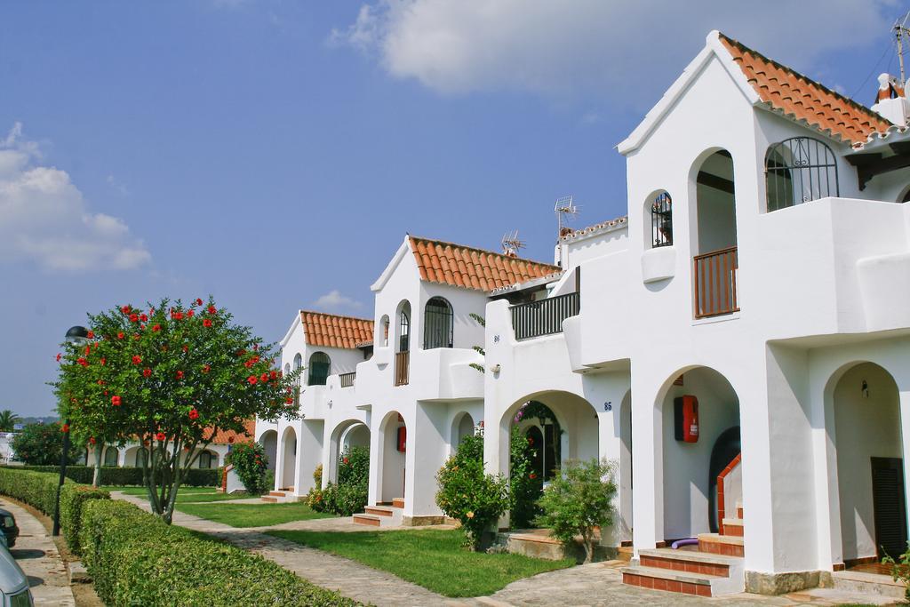 Son Bou Apartments Bagian luar foto
