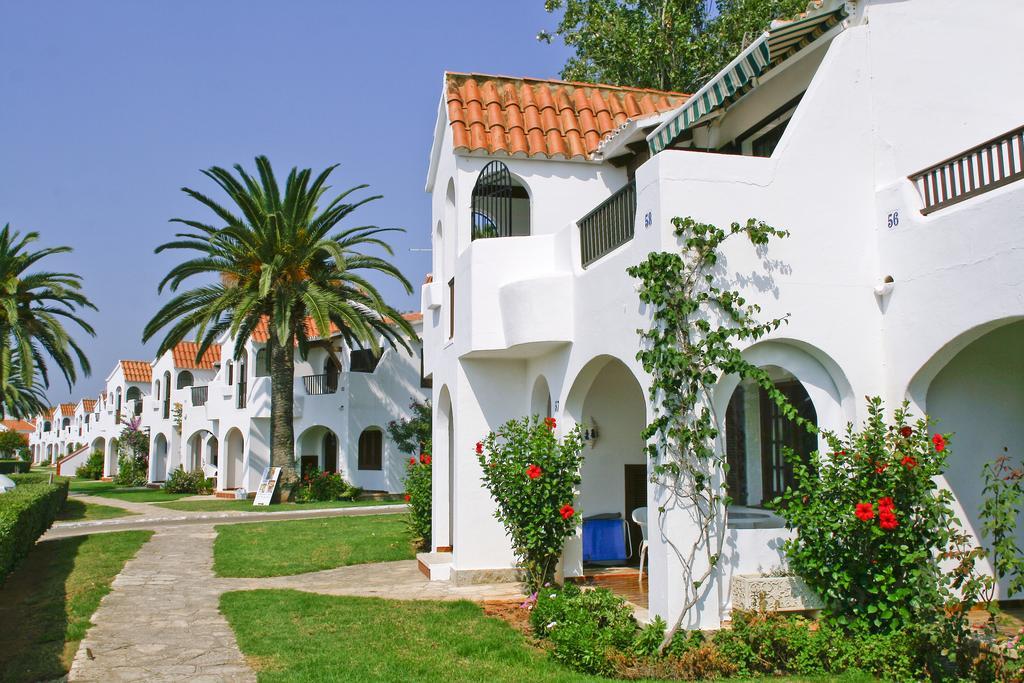 Son Bou Apartments Bagian luar foto