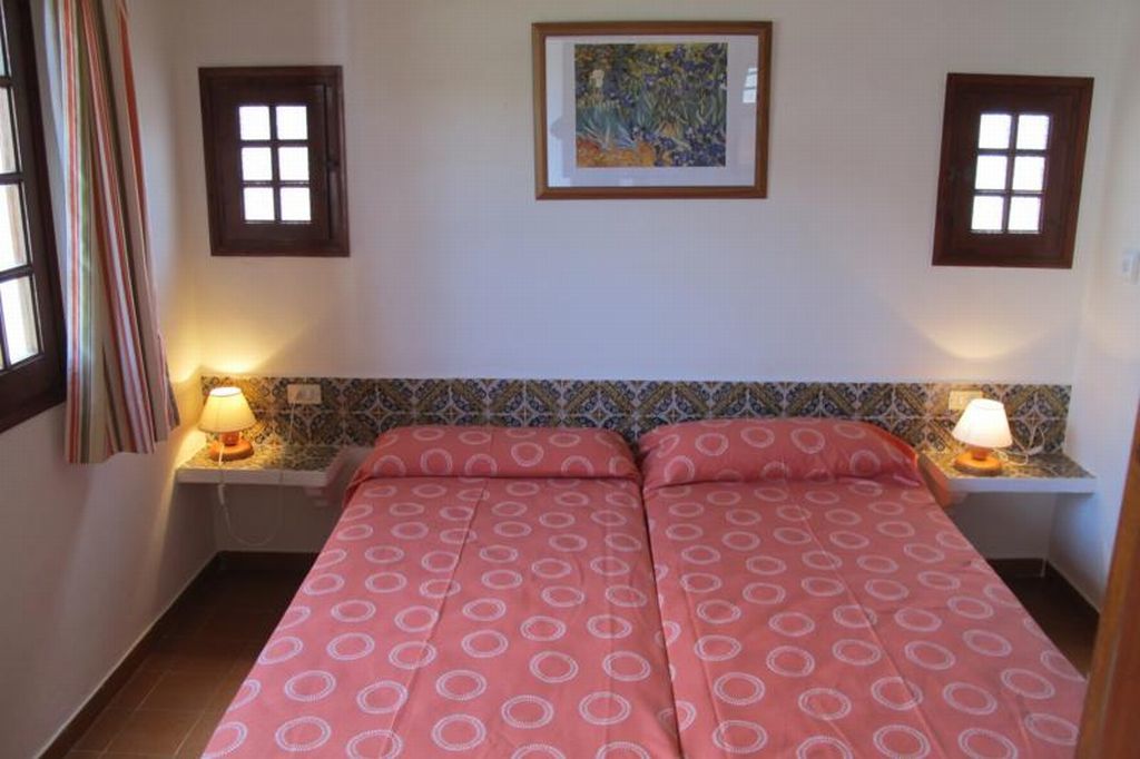 Son Bou Apartments Bagian luar foto