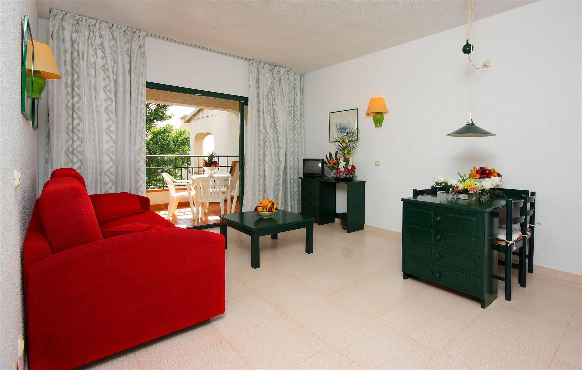Son Bou Apartments Bagian luar foto