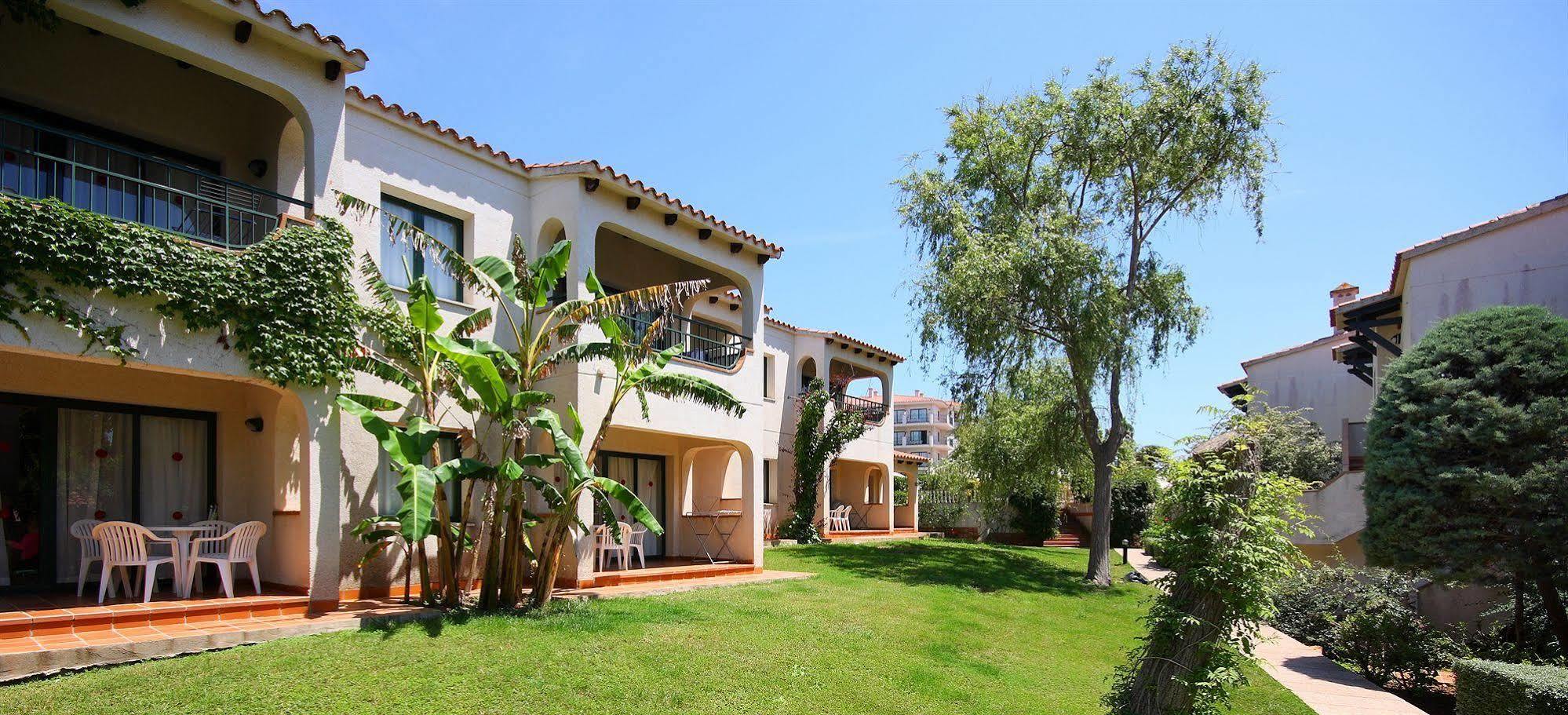 Son Bou Apartments Bagian luar foto