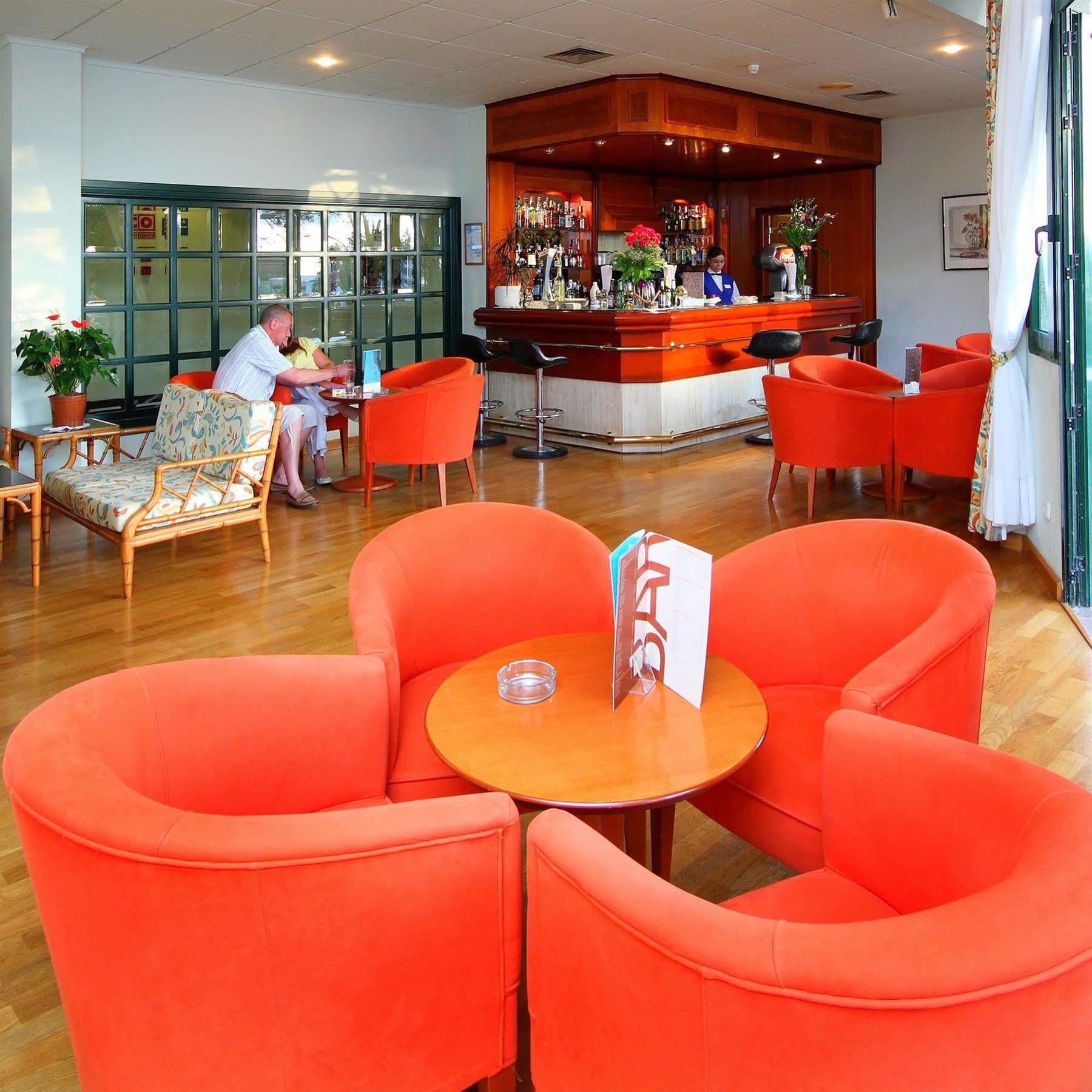 Son Bou Apartments Bagian luar foto