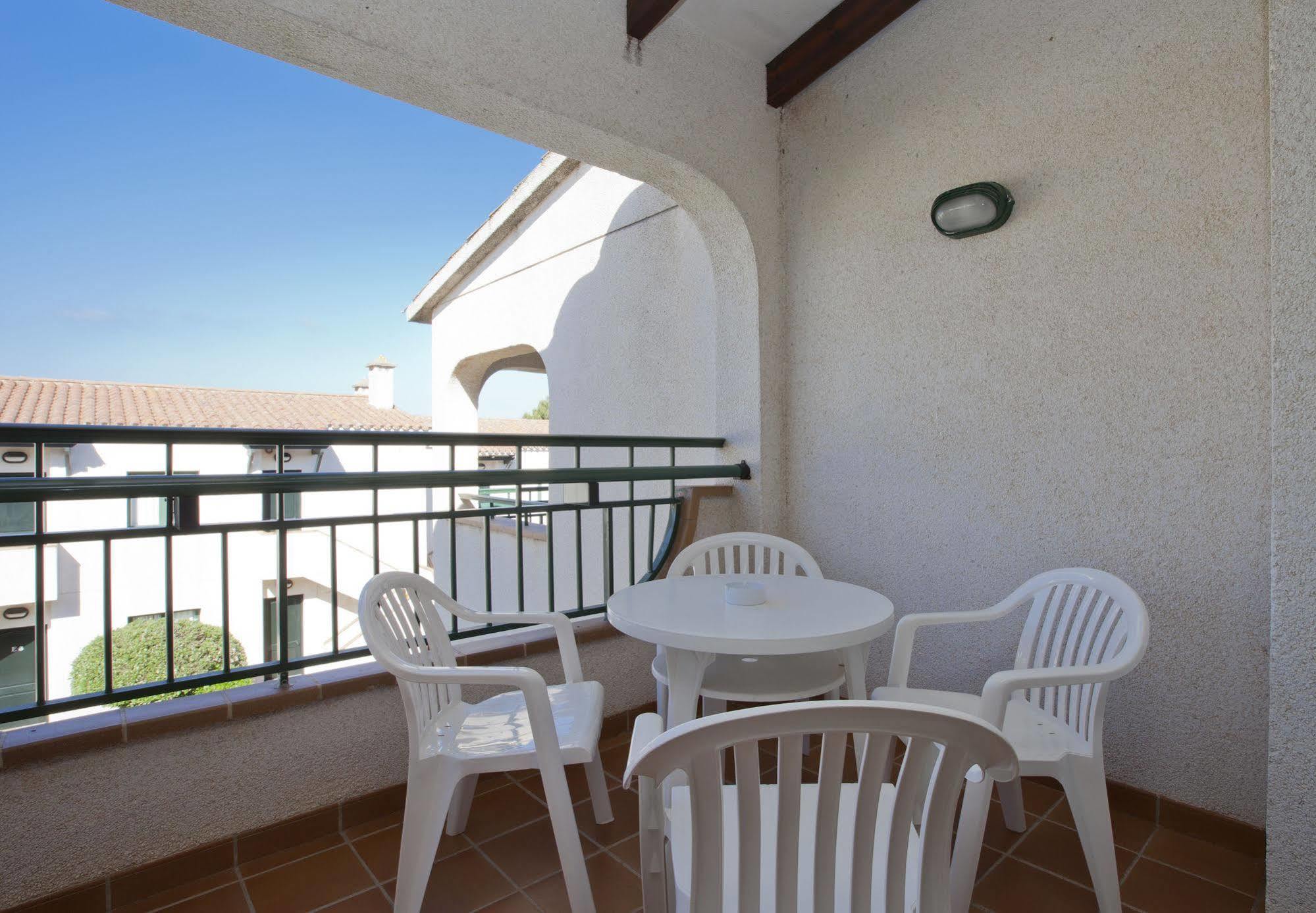 Son Bou Apartments Bagian luar foto