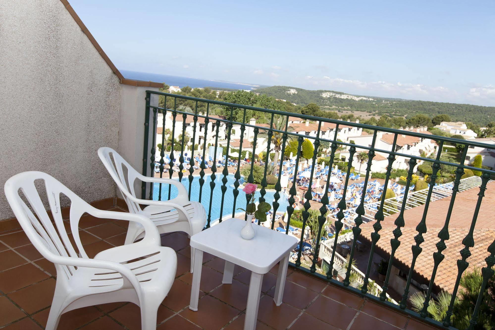 Son Bou Apartments Bagian luar foto