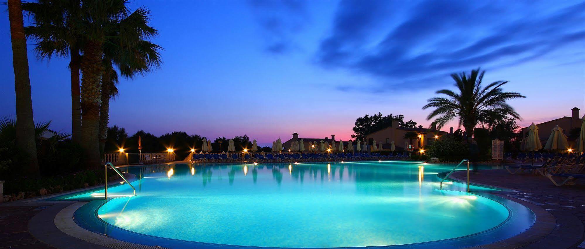 Son Bou Apartments Bagian luar foto