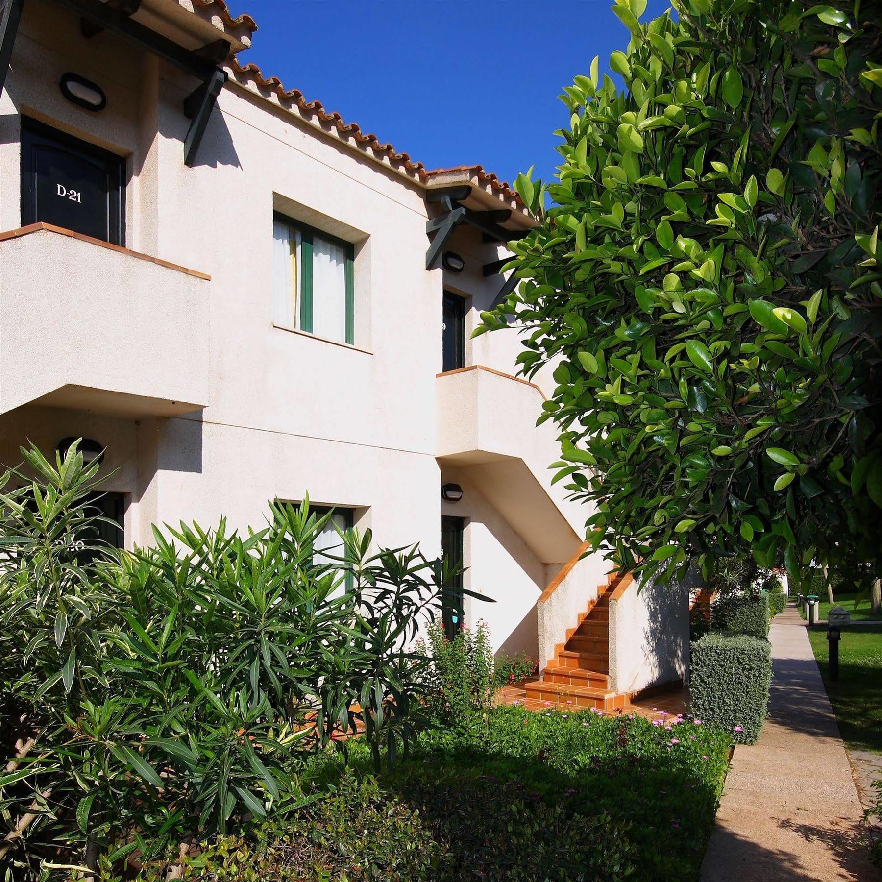 Son Bou Apartments Bagian luar foto