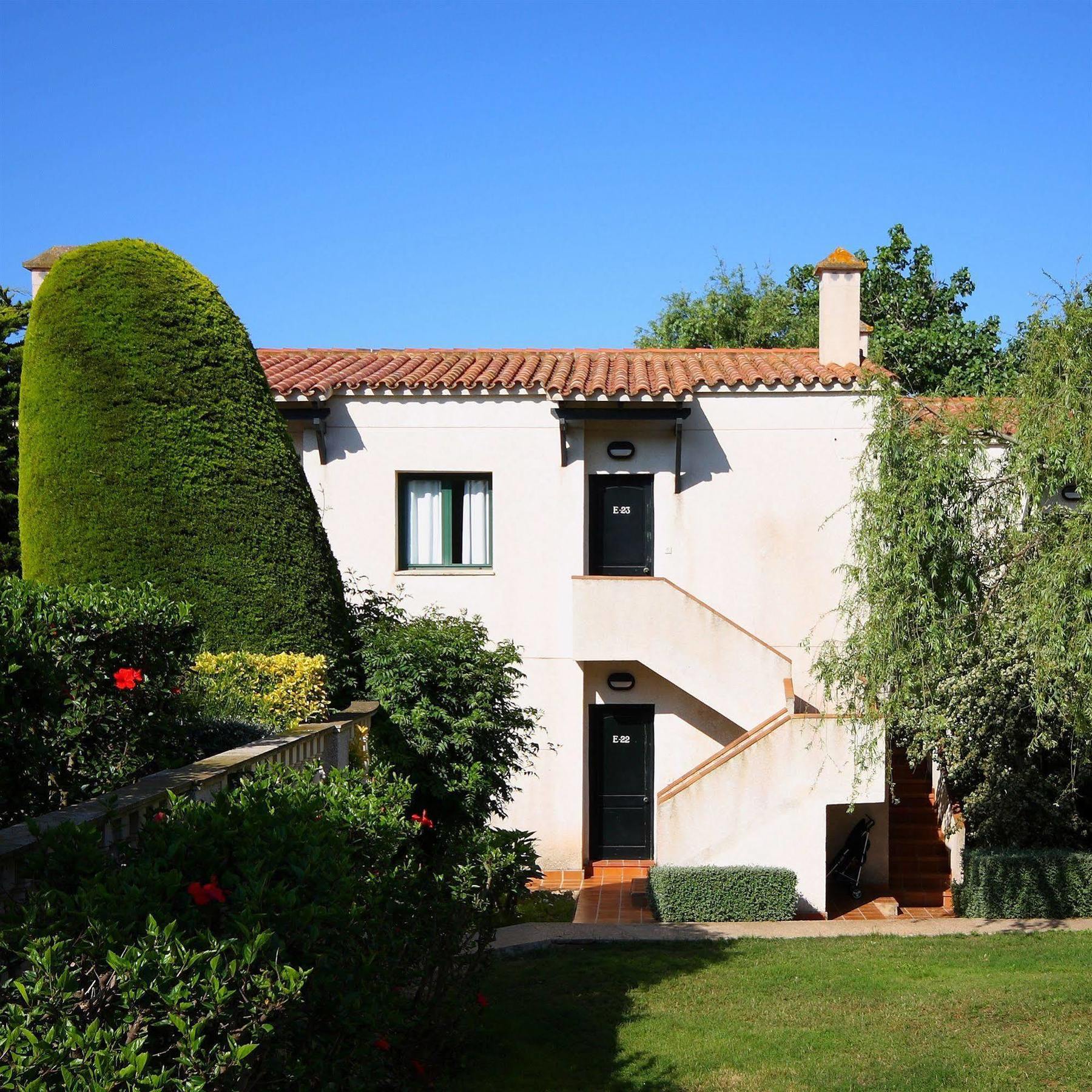 Son Bou Apartments Bagian luar foto